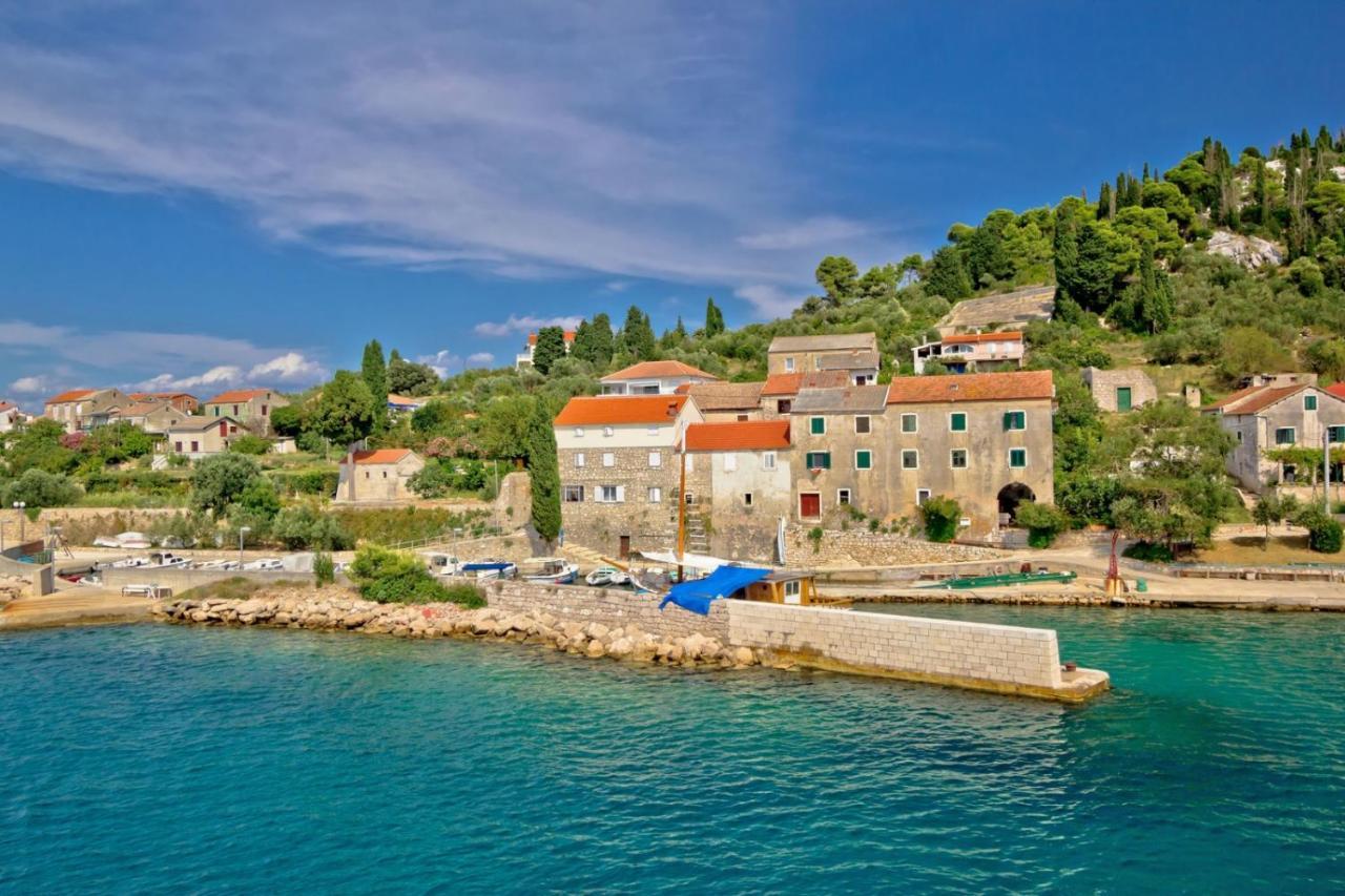 Studio Apartment In Preko With Sea View, Terrace, Air Conditioning, Wi-Fi Kültér fotó